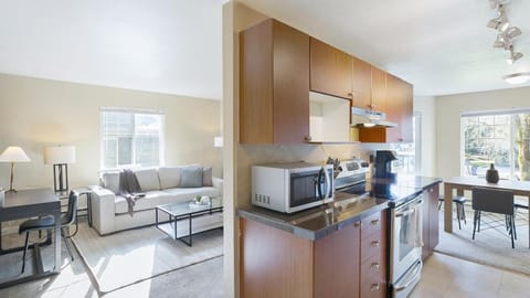 Landing Modern Apartment with Amazing Amenities (ID8880X28) Copropriété in Federal Way