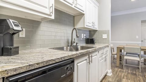 Landing Modern Apartment with Amazing Amenities (ID6499X34) Wohnung in McDonough