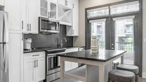 Landing Modern Apartment with Amazing Amenities (ID1208X667) Appartement in North Decatur