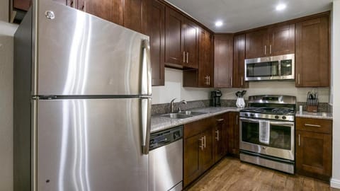 Landing Modern Apartment with Amazing Amenities (ID8735X33) Condo in Westwood