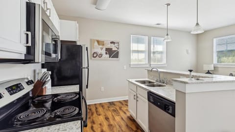 Landing Modern Apartment with Amazing Amenities (ID8519X38) Condo in Fishers