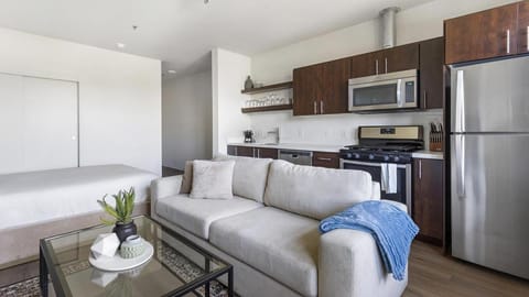Landing Modern Apartment with Amazing Amenities (ID1357X457) Condo in Vancouver