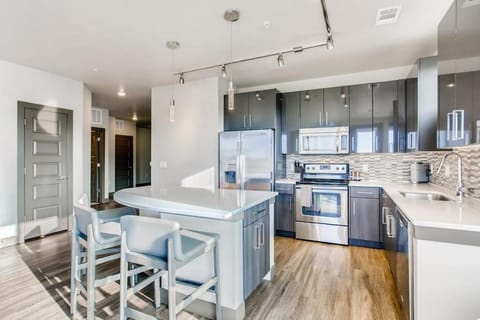Landing Modern Apartment with Amazing Amenities (ID1963) Condo in Capitol Hill