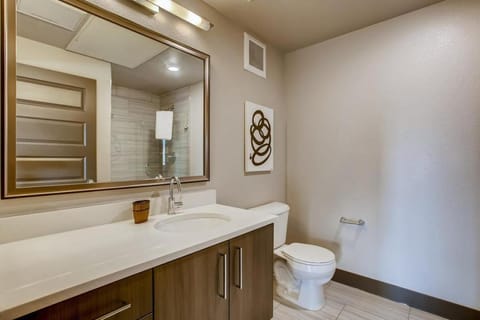 Landing Modern Apartment with Amazing Amenities (ID1962) Apartamento in Capitol Hill
