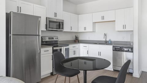 Landing Modern Apartment with Amazing Amenities (ID5327X65) Condo in Windemere
