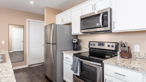 Landing Modern Apartment with Amazing Amenities (ID8358X13) Condo in Hilliard