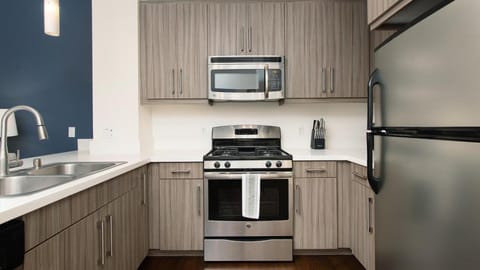 Landing Modern Apartment with Amazing Amenities (ID8454X47) Apartment in Costa Mesa