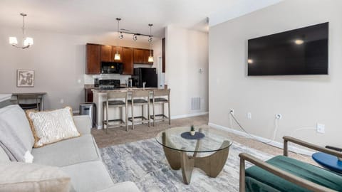 Landing Modern Apartment with Amazing Amenities (ID4703X17) Apartment in Gahanna