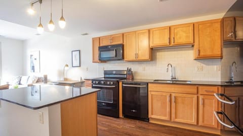 Landing Modern Apartment with Amazing Amenities (ID4566X63) Condo in Windsor