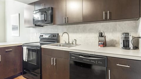 Landing Modern Apartment with Amazing Amenities (ID6199X15) Apartment in Longmont