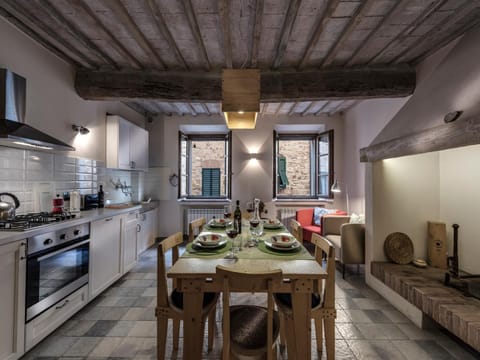 Apartment La Scala 1572 Bed and Breakfast in San Quirico d'Orcia