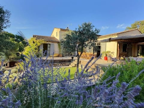 Property building, Day, Garden, Garden view