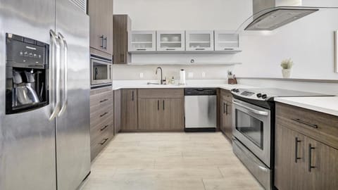 Landing Modern Apartment with Amazing Amenities (ID1000X551) Appartement in Westlake