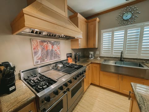 Kitchen or kitchenette, dishwasher, minibar, pet friendly, stove, toaster