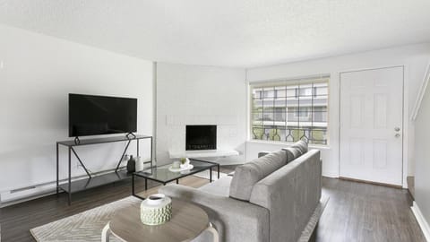 Landing Modern Apartment with Amazing Amenities (ID9275X37) Condo in Lynnwood
