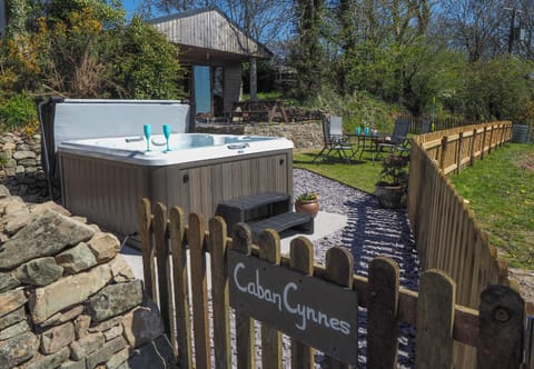 Garden, Hot Tub