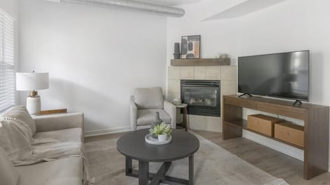 Landing Modern Apartment with Amazing Amenities (ID1248X586) Condo in Boulder