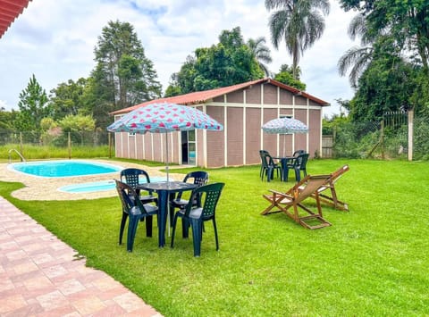 Chacara com piscina, churrasq e Wi-Fi em Ibiuna SP House in Ibiúna