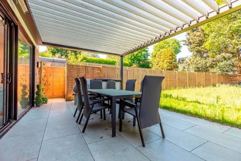 Bournecoast: Townhouse with garden - WIFI - HB8467 House in Christchurch