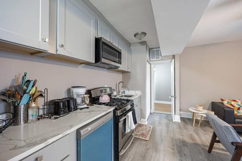 NEW Updated 2BR Apartment in DC Apartment in District of Columbia