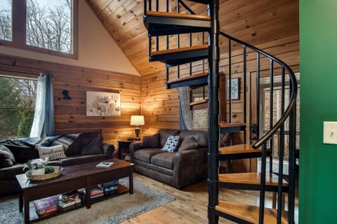 Cozy Cabin Retreat: Tiny Trotter House in Swain County