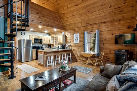 Cozy Cabin Retreat: Tiny Trotter Haus in Swain County