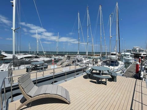 Yarmouth Waterlodge Floating Apartment 1 Docked boat in Freshwater