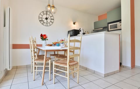 Dining area, Meals