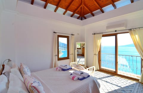 Bed, Bedroom, Sea view