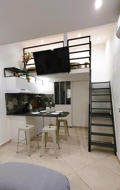 TV and multimedia, Kitchen or kitchenette, Dining area