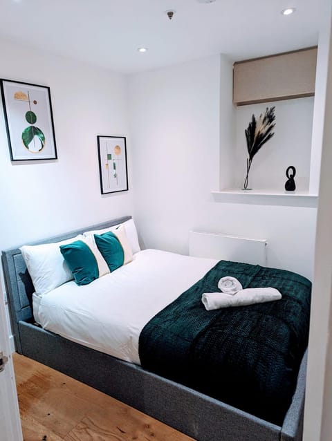 x2 suites x2 bedroom with free parking & wifi Apartamento in Croydon