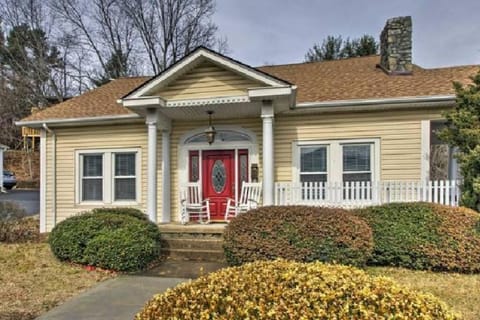 Downtown Boone ON King Street - 2 Bedroom Home House in Boone