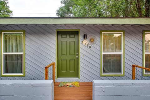 Property building, Facade/entrance, Day