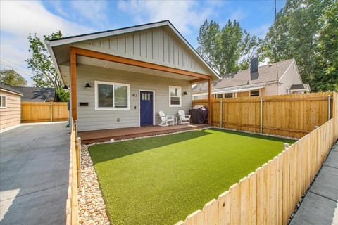 Property building, Facade/entrance, Day, Seating area