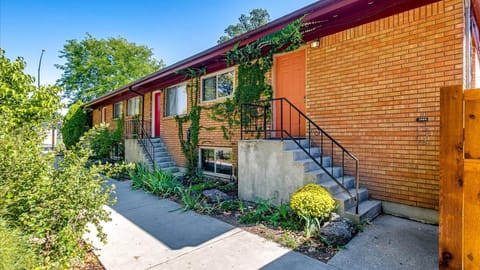 Property building, Facade/entrance, Day, Garden