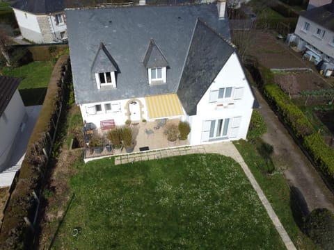 Property building, Neighbourhood, Bird's eye view, Garden, Garden view