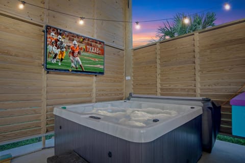 Hot Tub, TV and multimedia