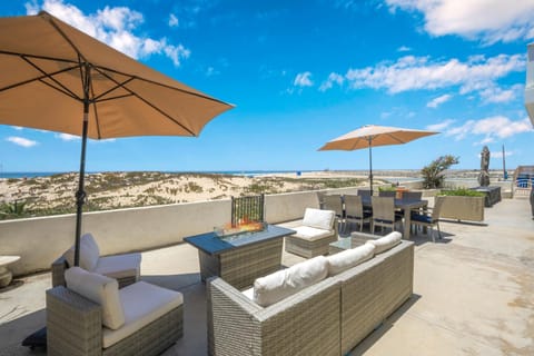 Brand new Lower unit on the Beach with Patio and Firepit House in Newport Beach