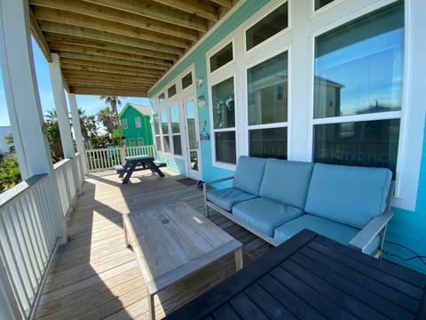 Beachside Paradise Retreat with Luxury Casa in Galveston Island
