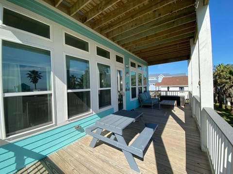 Beachside Paradise Retreat with Luxury House in Galveston Island