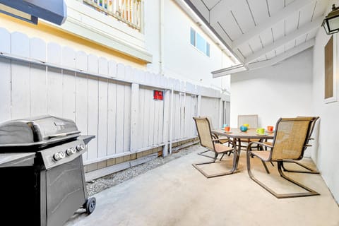 Cozy 3 Bedroom Across from Playground on the Beach House in Balboa Peninsula