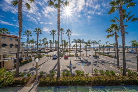 3 Bedroom home on the beach steps from Balboa Pier House in Balboa Peninsula