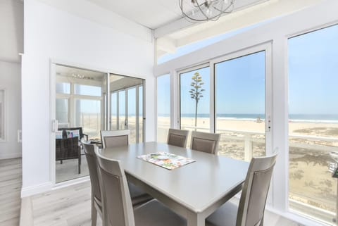 Brand New 3 Bedroom Upper-Level Oceanfront Home House in Newport Beach