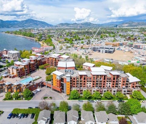 Upscale Resort Stay! Private+Peaceful on Creekside Apartment in Kelowna