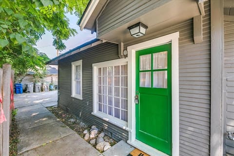 Property building, Facade/entrance, Day