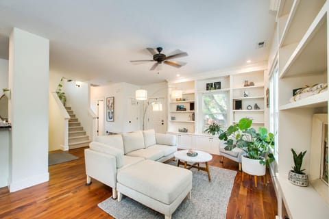 Living room, Decorative detail, Seating area