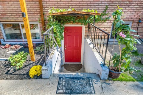 Property building, Facade/entrance, Day, Garden