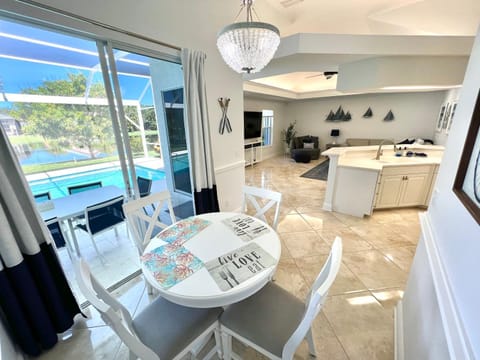 Bahama Breeze- New! Luxury Home, Salt Water Pool and Hot Tub! House in Vanderbilt Lakes