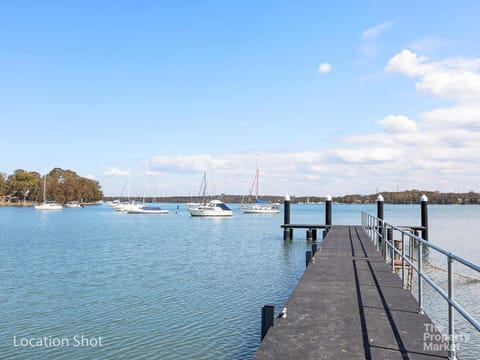 The Hamptons Lakehouse House in Lake Macquarie