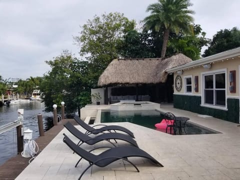 Spectacular Waterfront House! Tiki, Pool & Hot Tub Villa in Lauderdale-by-the-Sea